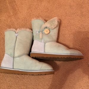Women’s UGG Bailey button boots size 9
